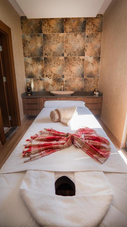 Motel Heksapolis Tavsancil Bagian luar foto